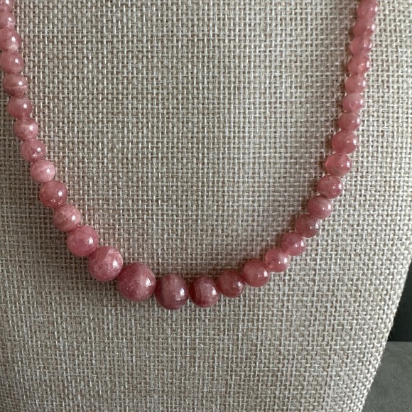 Strawberry quartz bead necklace by Jay King - Picture 3 of 10